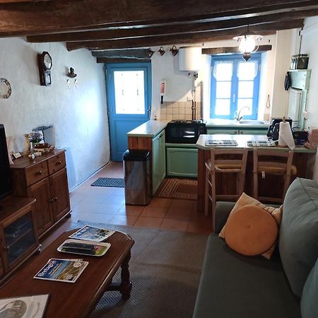 La Maison De Poupee Berrien Esterno foto