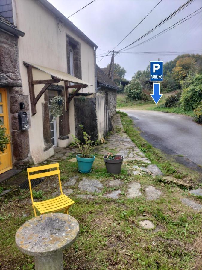 La Maison De Poupee Berrien Esterno foto