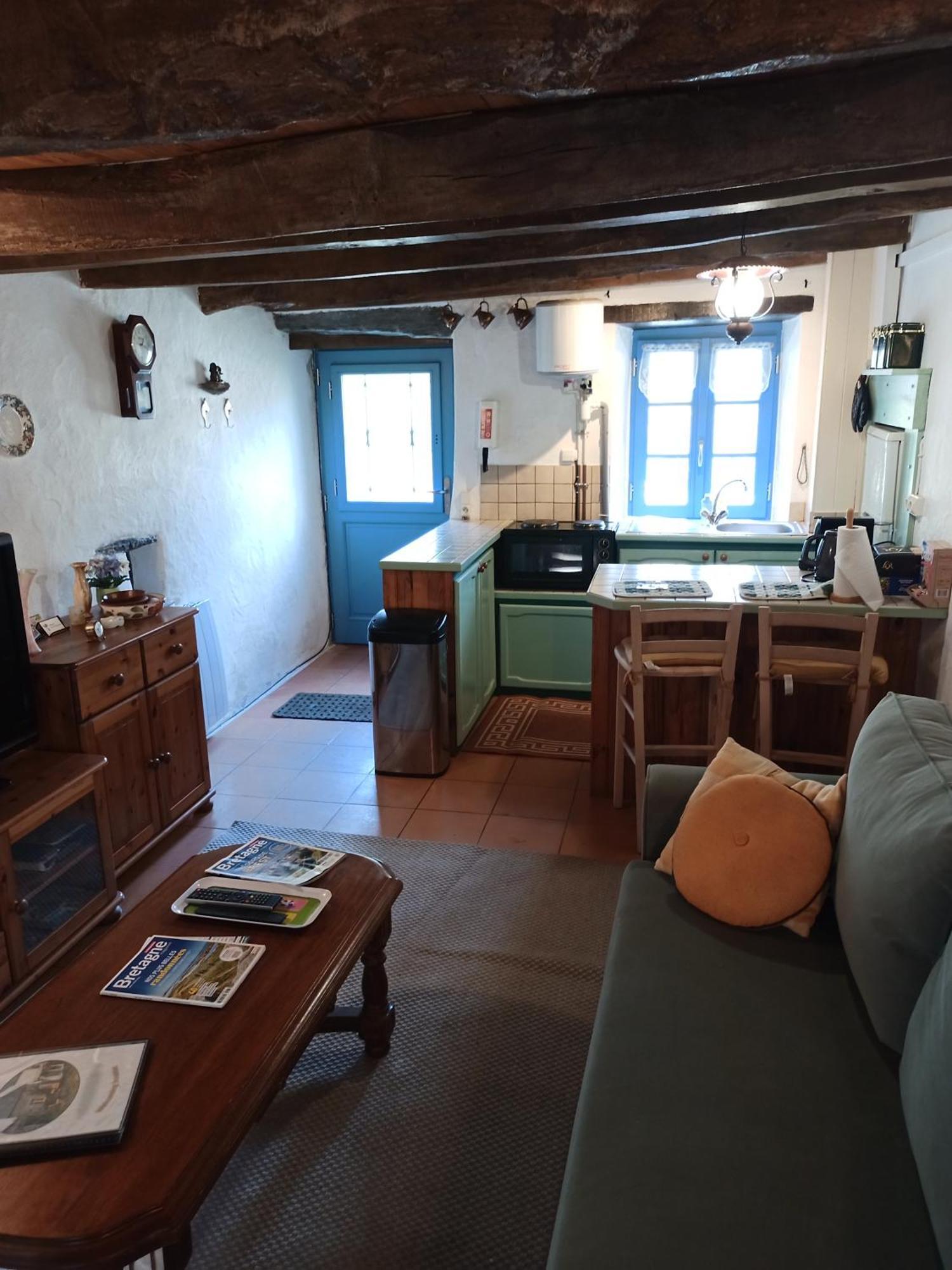 La Maison De Poupee Berrien Esterno foto